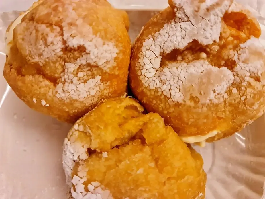 Le frittelle leggerissime dell'antica pasticceria Lanfranchi a Cremona