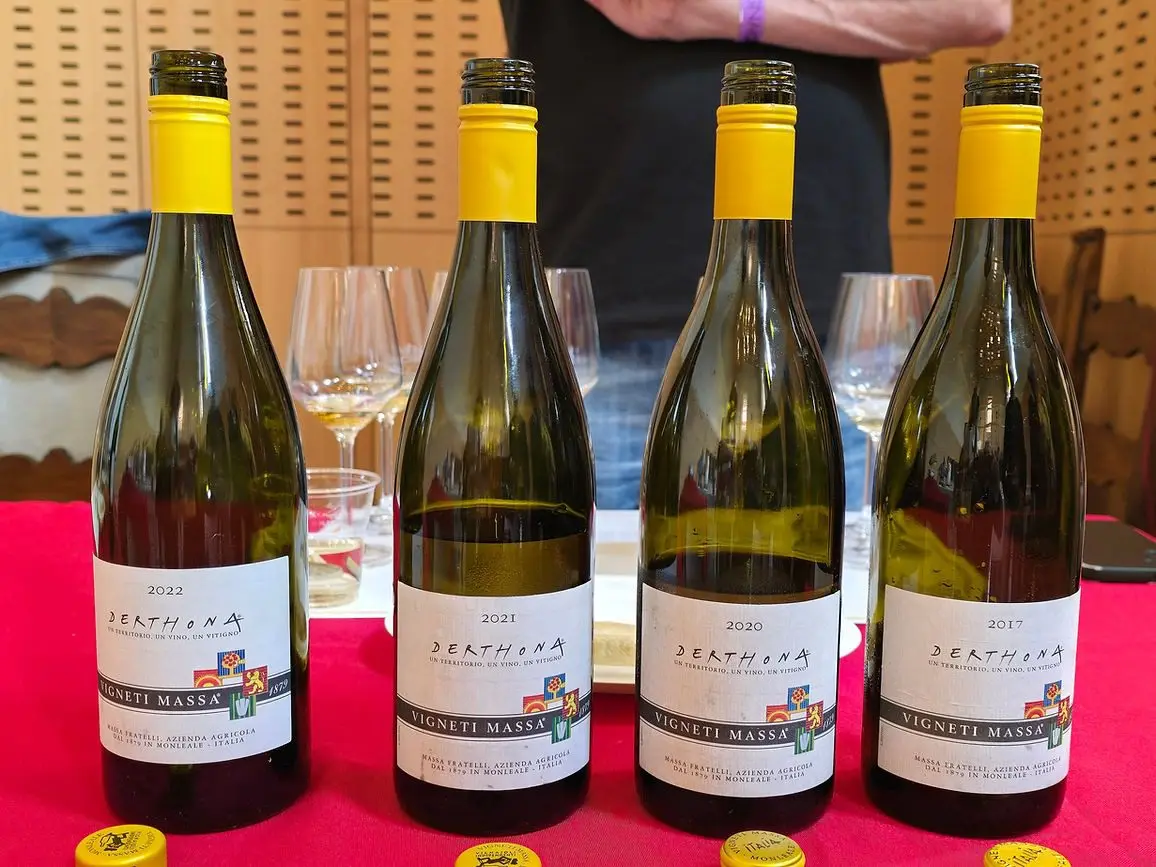 Vignaioli Contrari con un intento comune, divulgare il buono attraverso il vino, cibo, luoghi.