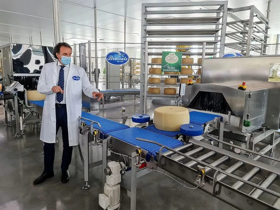 Sono stato all'inaugurazione di un magazzino che rivoluziona il modo di maturare il grana
