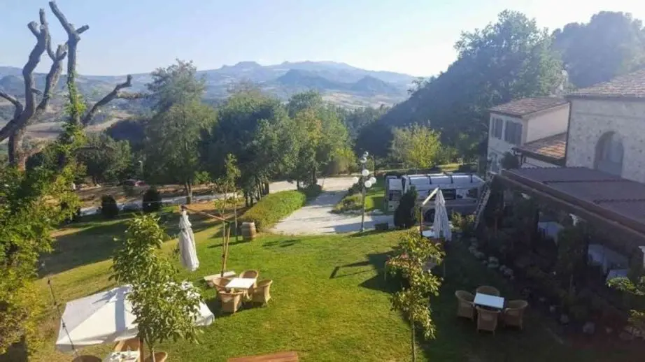 Tenuta Saiano, in Montebello di Torriana Rimini “L’olfattorio del bere”