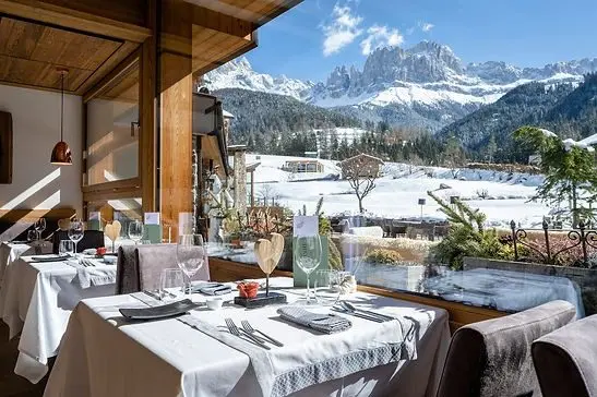 Cyprianerhof Dolomit Resort vince il Cravattino d’Oro: è il primo hotel in Trentino-Alto Adige a ricevere il prestigioso riconoscimento dell’AMIRA