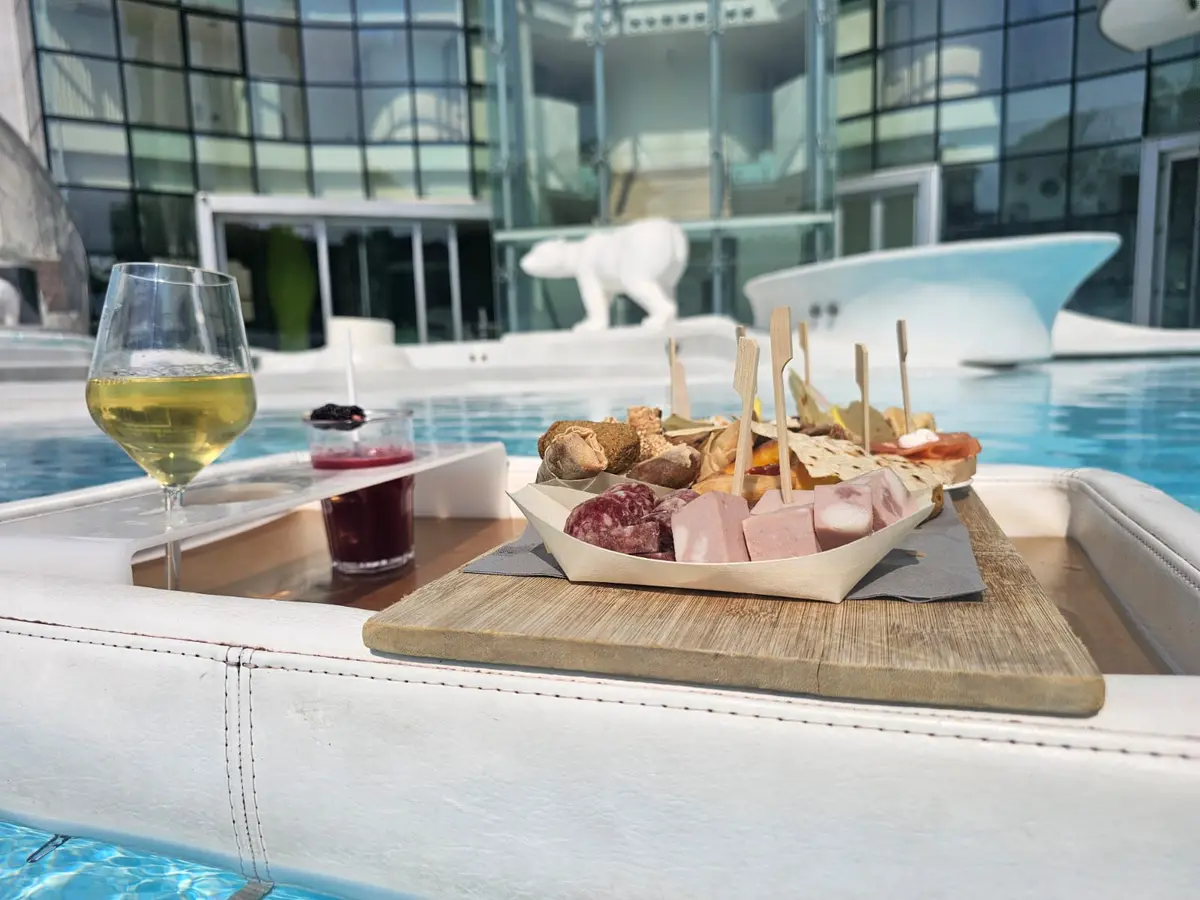 Aperitivo galleggiante a Rimini (e una Rebola che non ti aspetti)