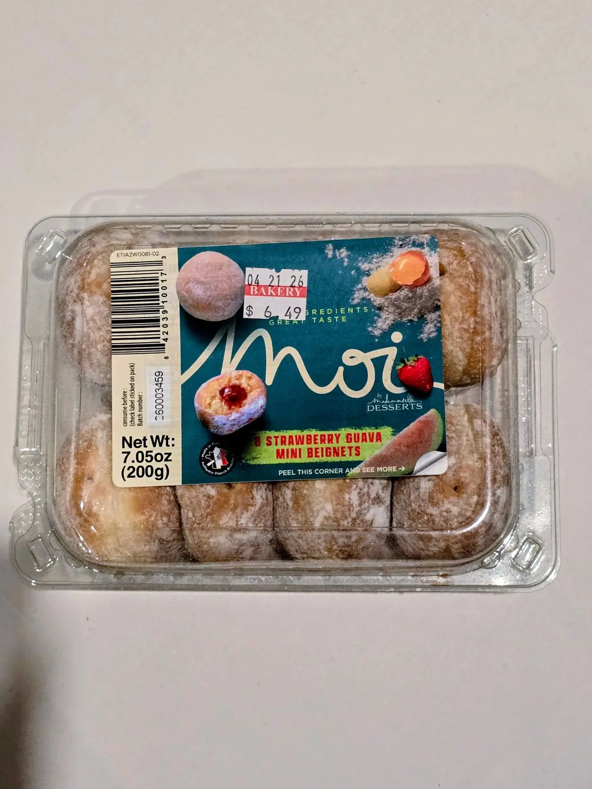 Moi Mademoiselle — mini beignets fragola e guava, Whole Foods Bryant Park