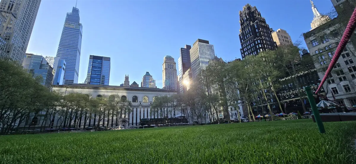 Bryant Park — l'oasi verde di Manhattan