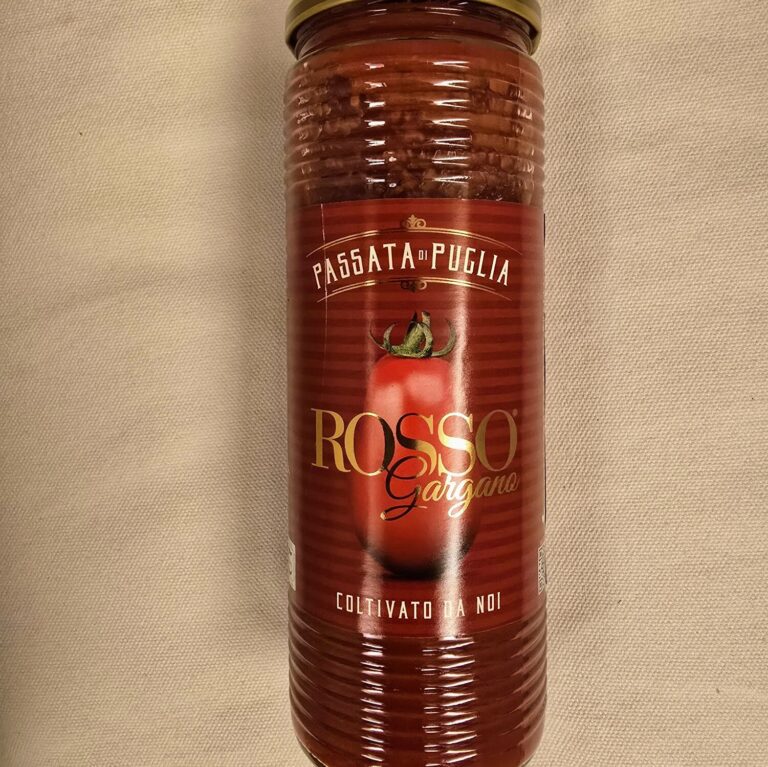 Bottiglia di passata di pomodoro Rosso Gargano Passata di Puglia