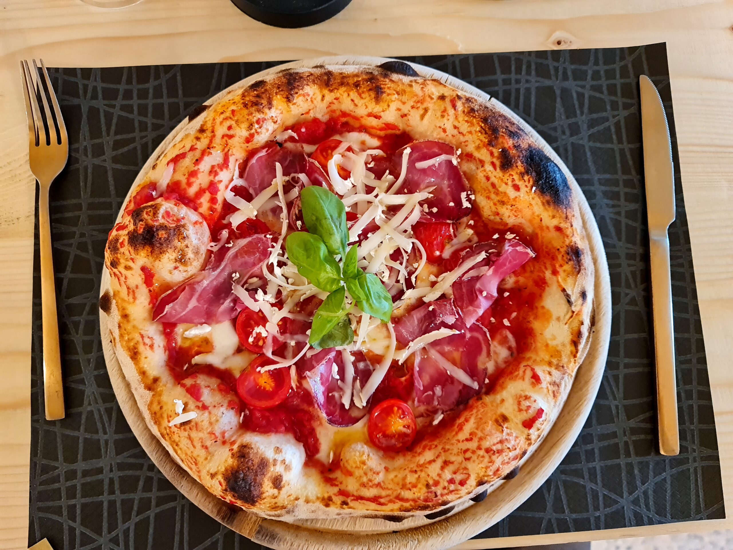 Sotto le mura, il sapore: Pizza Dipinta a Bergamo