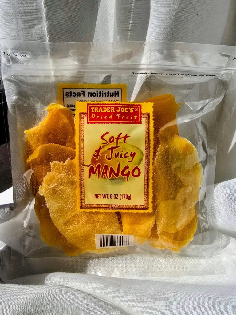 Confezione di mango essiccato Soft & Juicy Trader Joe's acquistata a Manhattan