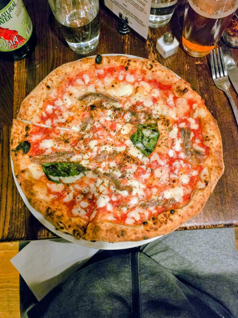 Pizza Napoli Don Antonio Manhattan, acciughe siciliane e mozzarella di bufala