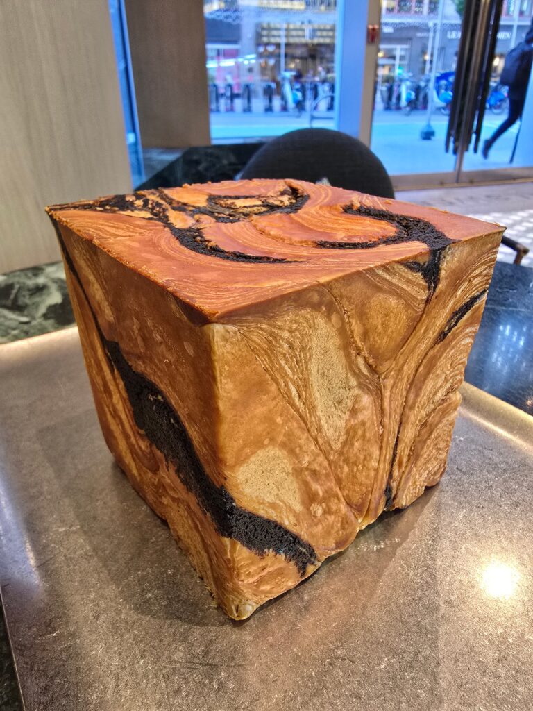Brioche cubo sesamo SALSWEE Manhattan Midtown