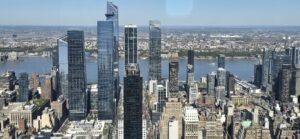Skyline Manhattan dall'alto con Hudson River e grattacieli