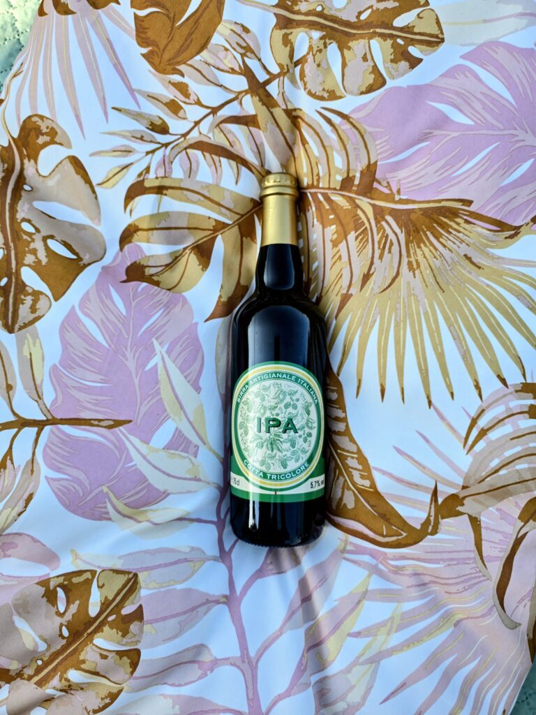 Bottiglia da 75 cl di Cotta Tricolore IPA di Birra Mastino con etichetta verde e capsula dorata