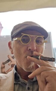 Luca Scainelli con sigaro Toscano fatto a mano al Vinitaly