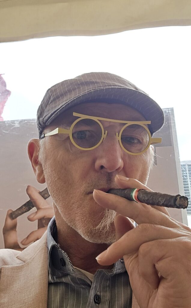 Luca Scainelli con sigaro Toscano fatto a mano al Vinitaly