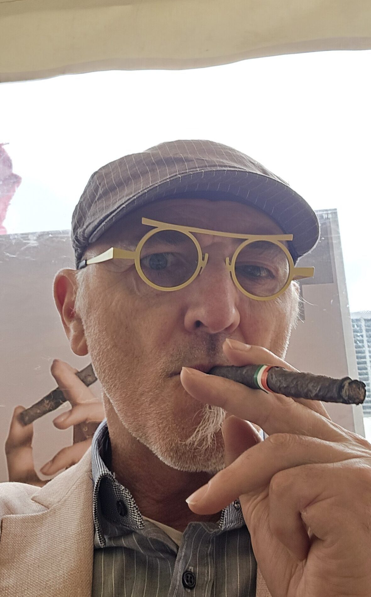Luca Scainelli con sigaro Toscano fatto a mano al Vinitaly