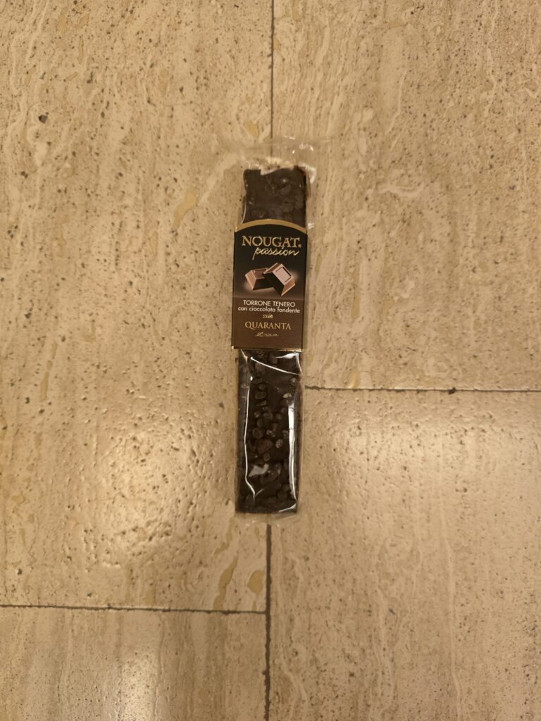 Stecca di torrone tenero al cioccolato fondente Quaranta con fascetta Nougat Passion