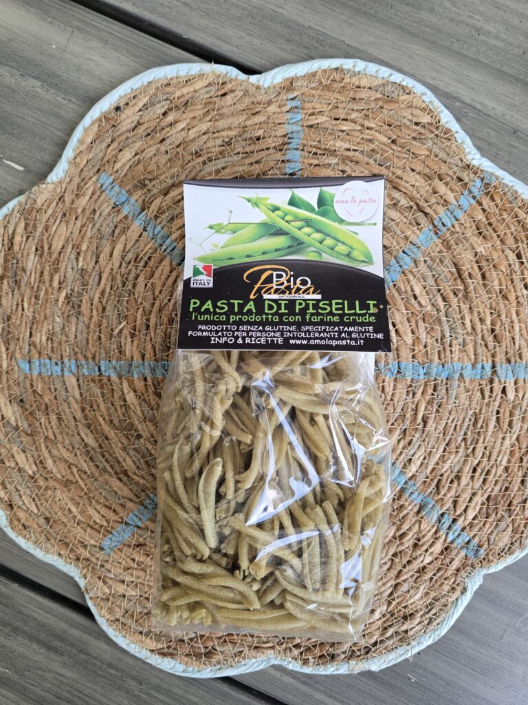 Confezione di Pasta di Piselli Bio Pasta Artigianale su cestino intrecciato