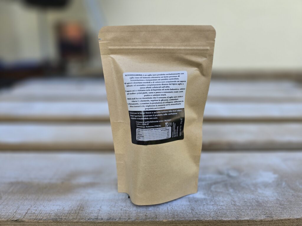 Confezione di aglio nero Nerodisulmona con l'elenco dei claim salutistici dichiarati dal produttore
