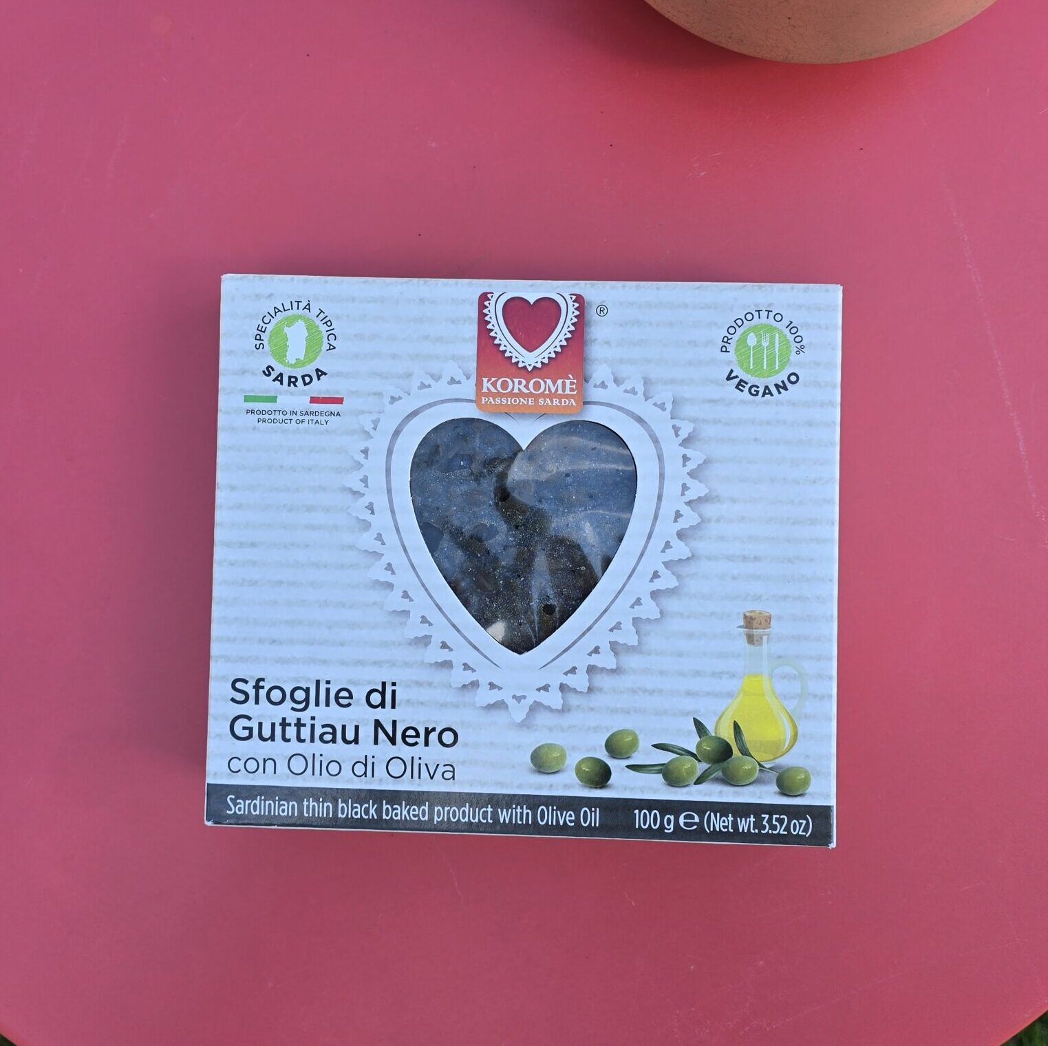 Sfoglie di Guttiau Nero Koromè, il carasau nero che vale tre euro e venti