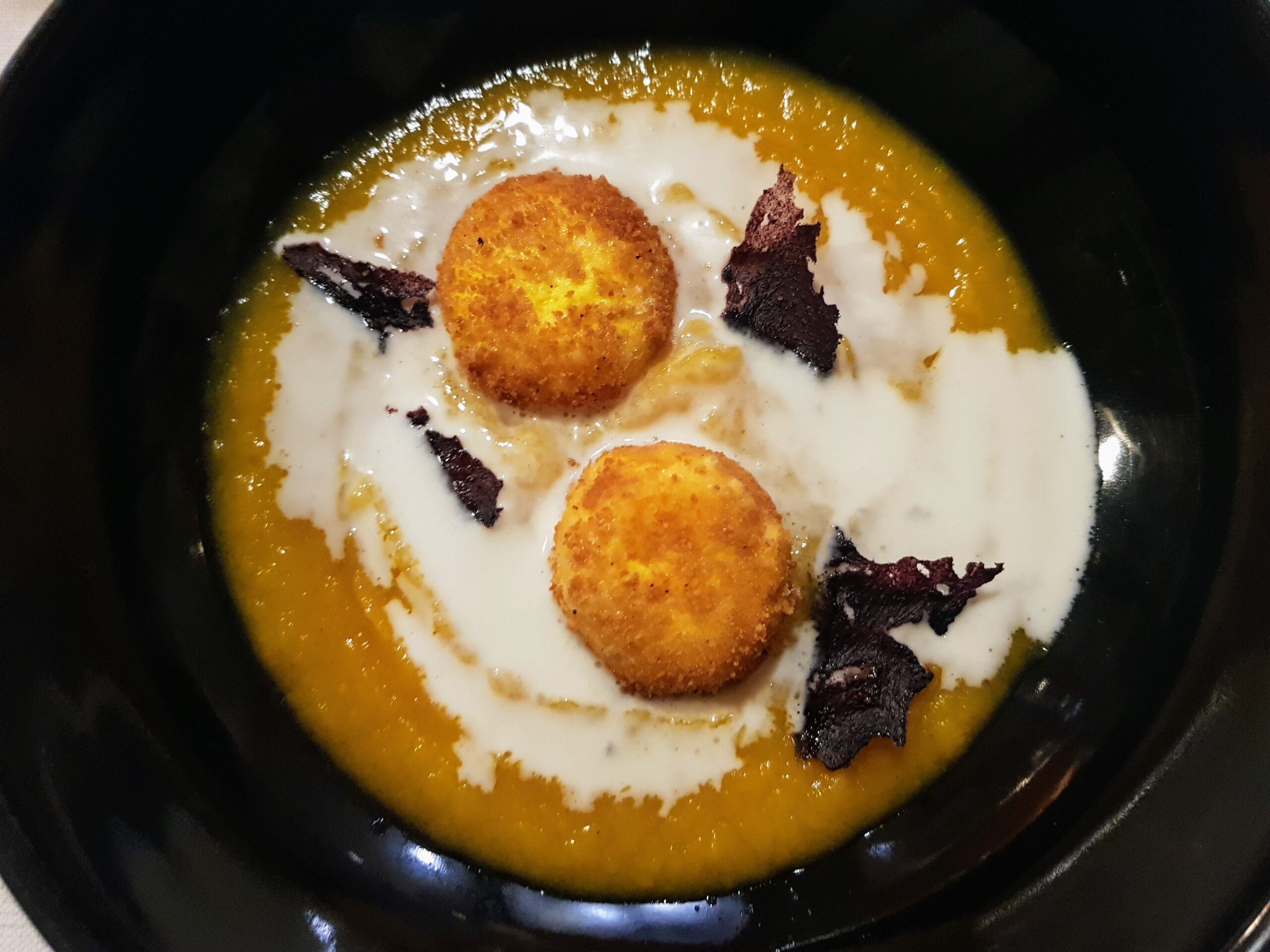 Vellutata di zucca con uova fritte ai Sapori di Terra e Mare